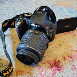 Nikon D5200 DSLR Camera in Black with 18-55mm Lens and Nikon Strap